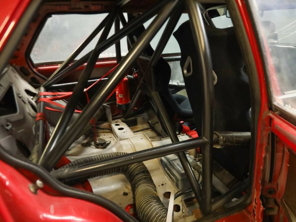 Image 39/50 de Alfa Romeo 75 3.0 V6 QV (1990)