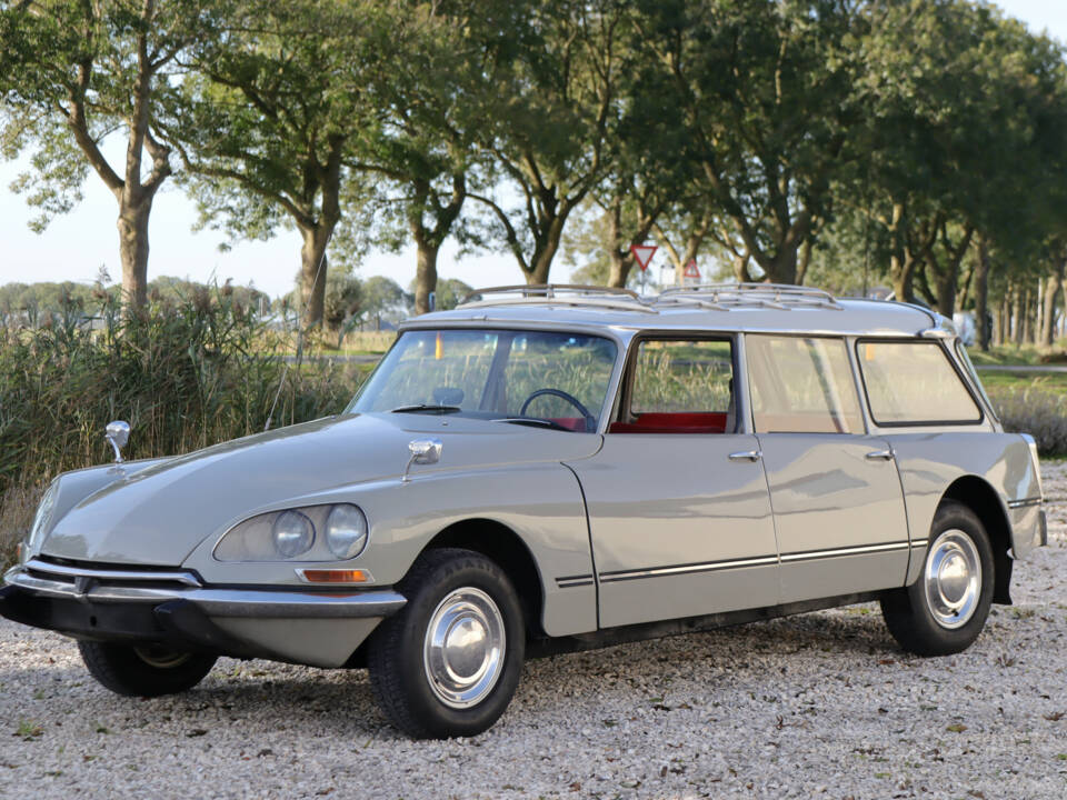 Image 29/50 de Citroën ID 21 Break (1967)