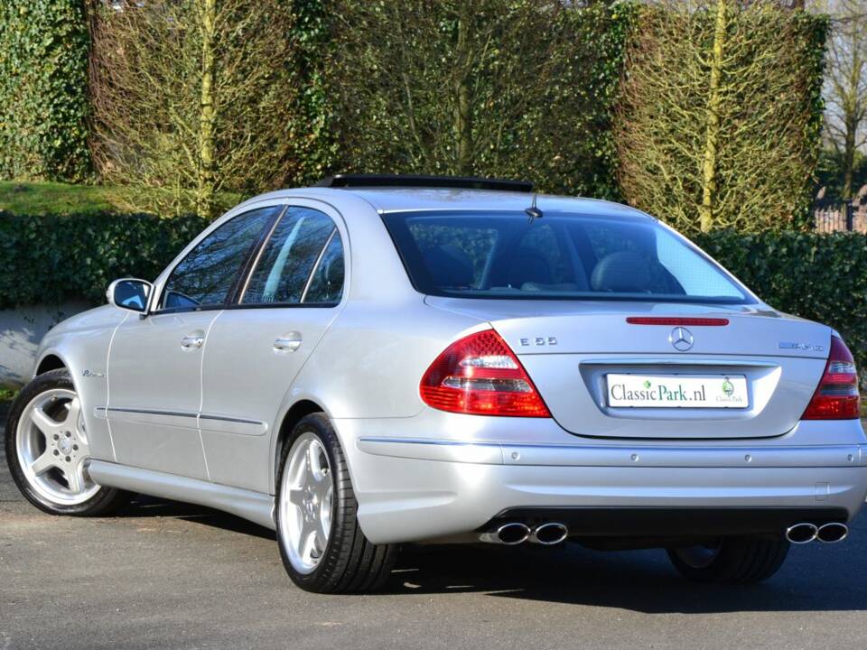 Imagen 5/100 de Mercedes-Benz E 55 AMG (2003)