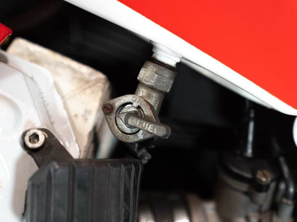 Image 17/36 of Moto Guzzi V 65 Lario (1990)