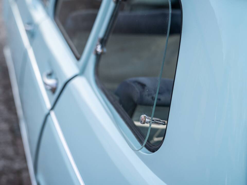 Image 14/66 of Renault R 4 Super (1962)