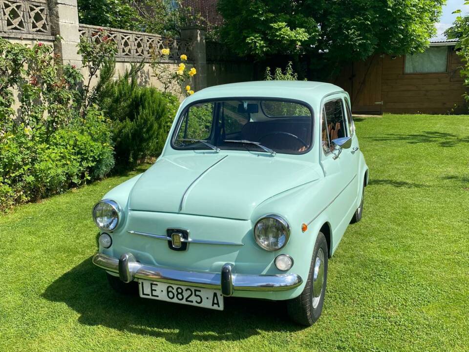 Obraz 1/12 pojazdu SEAT 600 L (1972)