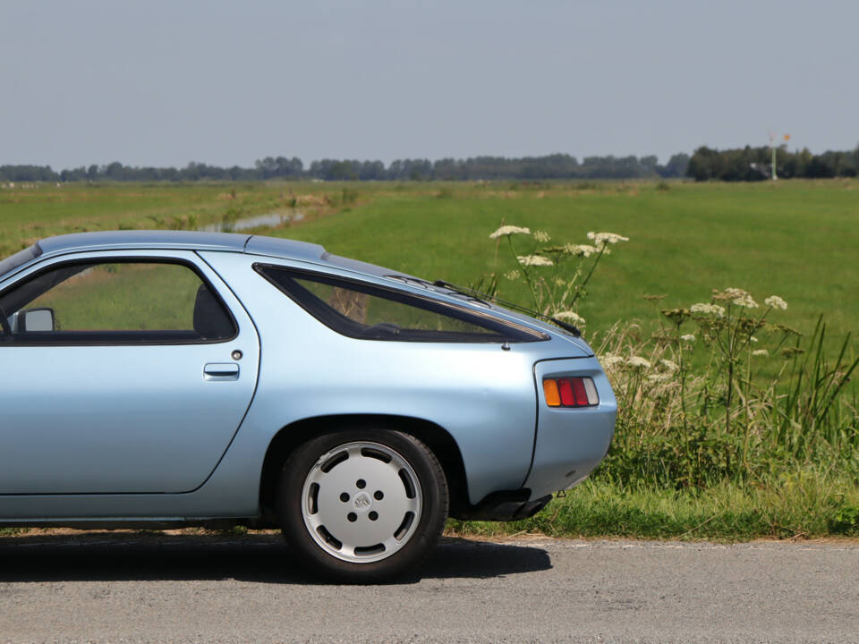 Image 32/42 de Porsche 928 (1979)
