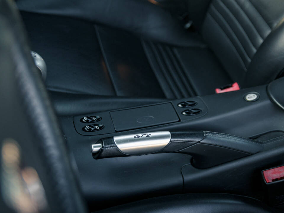 Image 36/51 of Porsche 911 GT2 (2001)