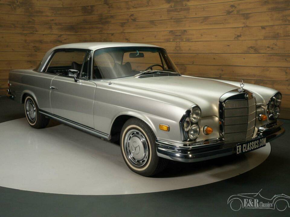 Image 3/18 de Mercedes-Benz 280 SE (1970)