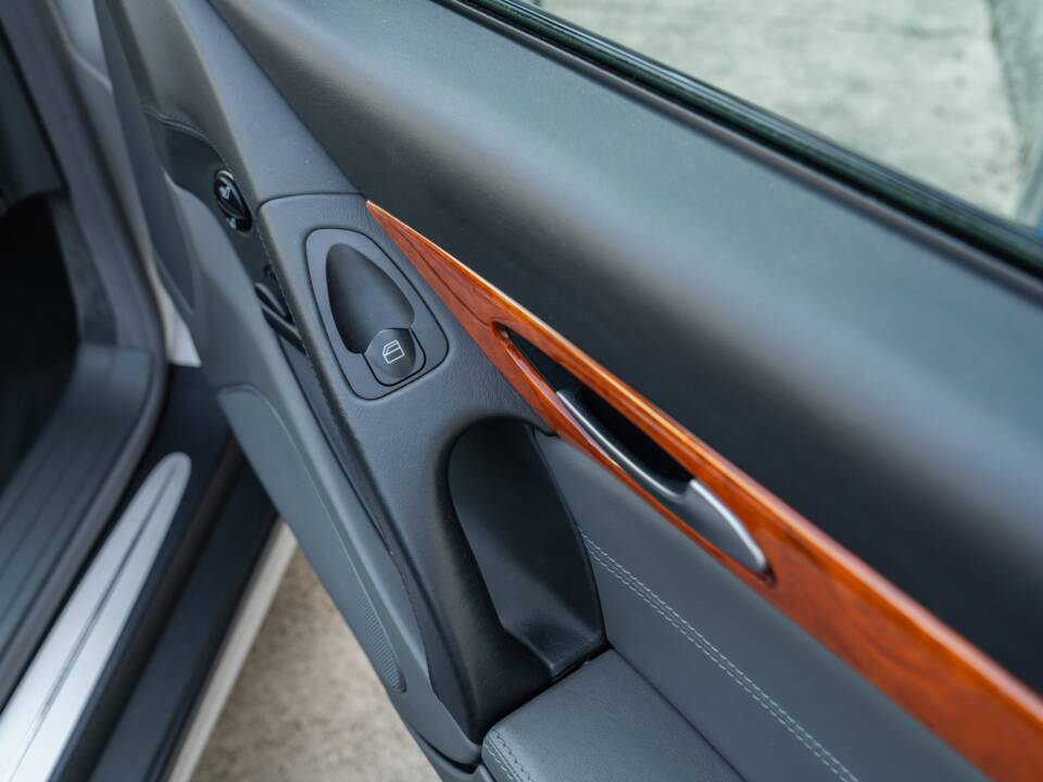 Image 29/86 de Mercedes-Benz SL 500 (2002)