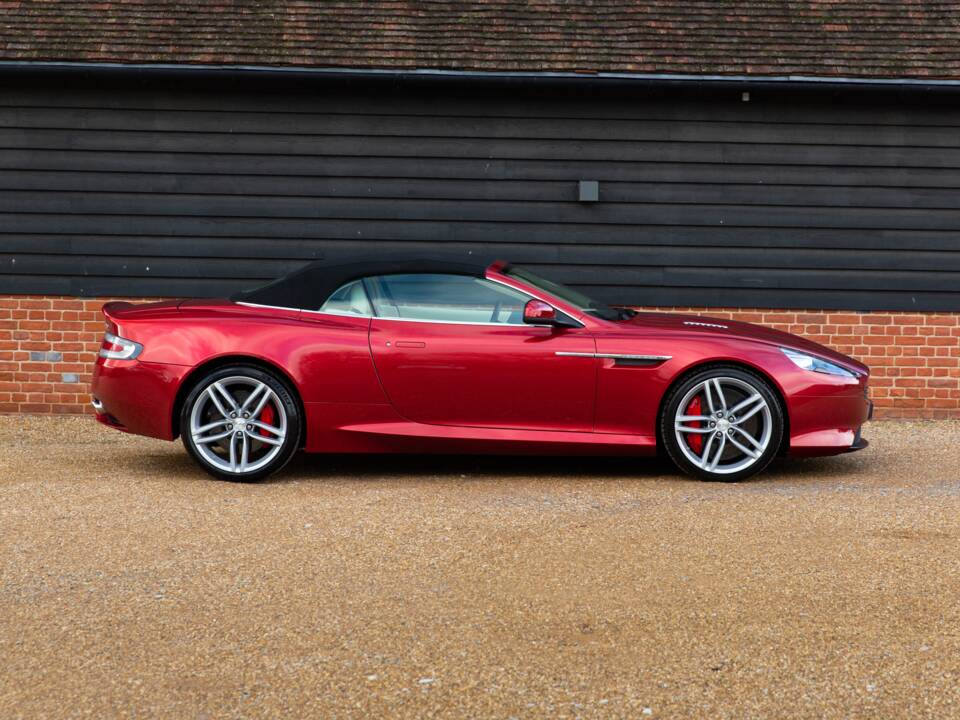 Afbeelding 3/81 van Aston Martin DB 9 Volante (2015)