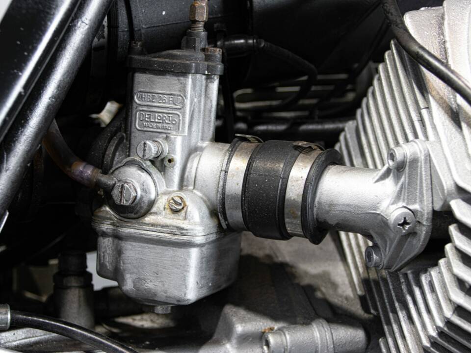 Bild 11/50 von Moto Guzzi V 35 III (1986)