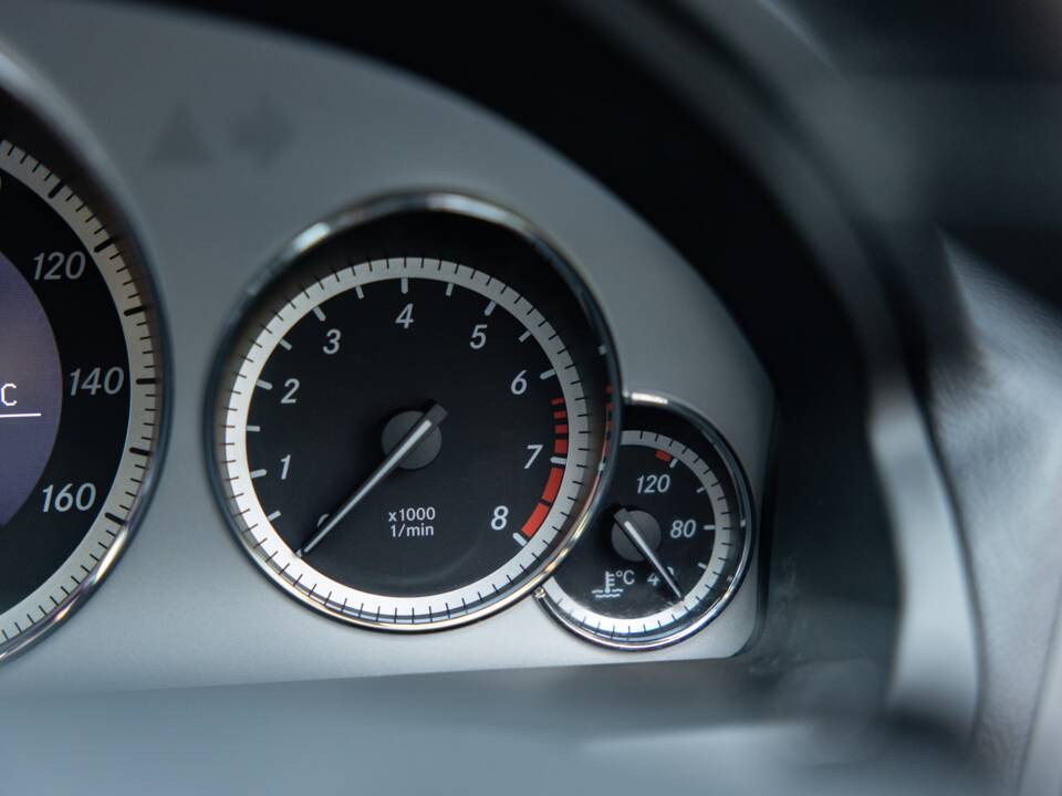 Bild 30/44 von Mercedes-Benz E 500 (2010)