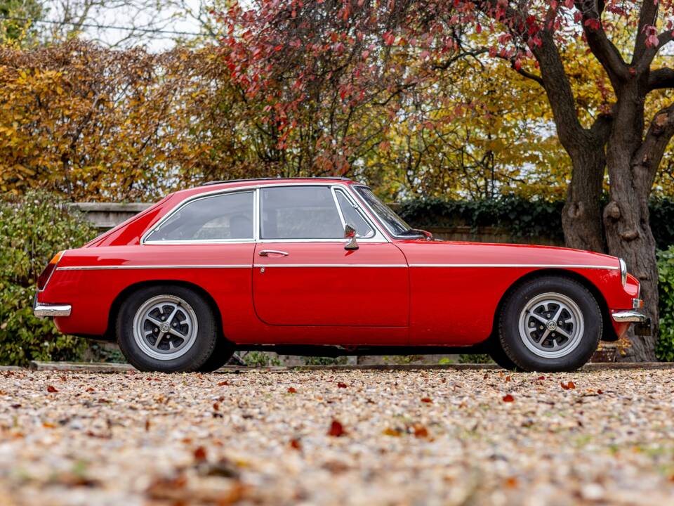 Image 2/39 de MG MGB GT (1972)