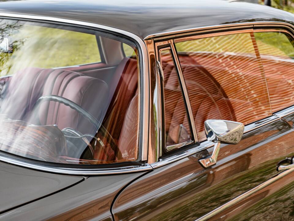Image 12/86 of Mercedes-Benz 300 SE (1965)
