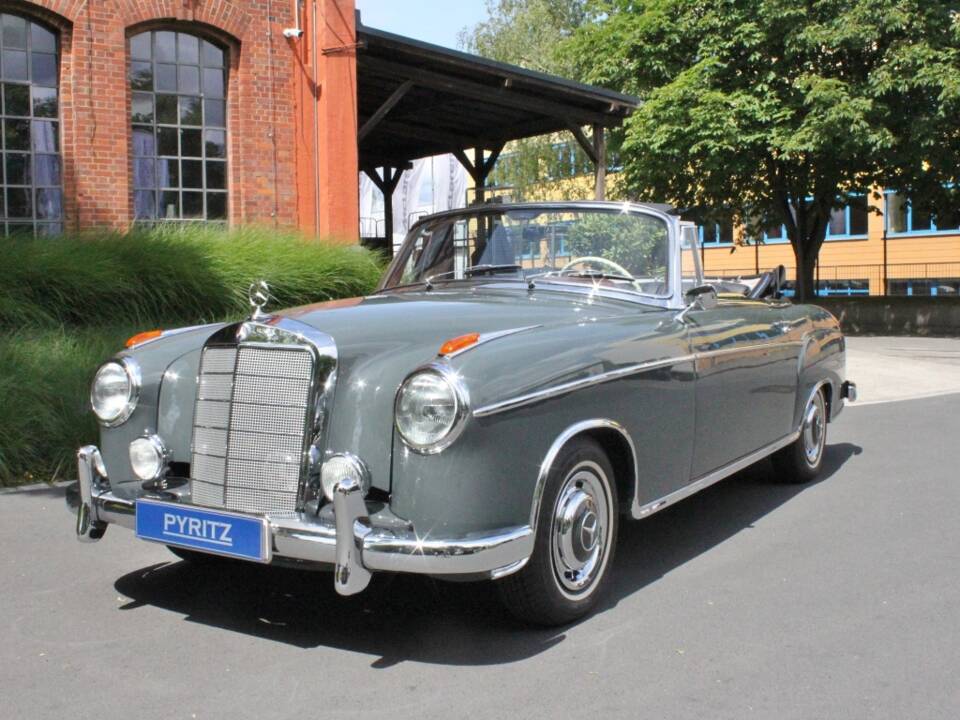 Immagine 1/17 di Mercedes-Benz 220 SE Cabriolet (1960)