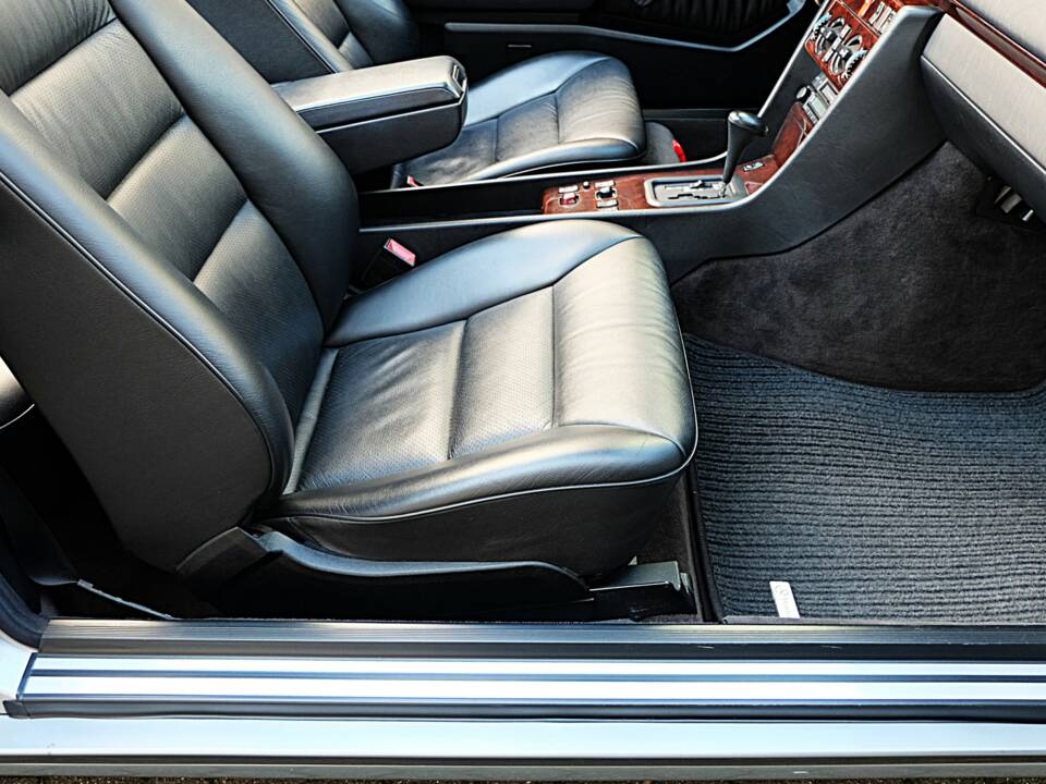 Image 30/74 of Mercedes-Benz E 320 (1997)