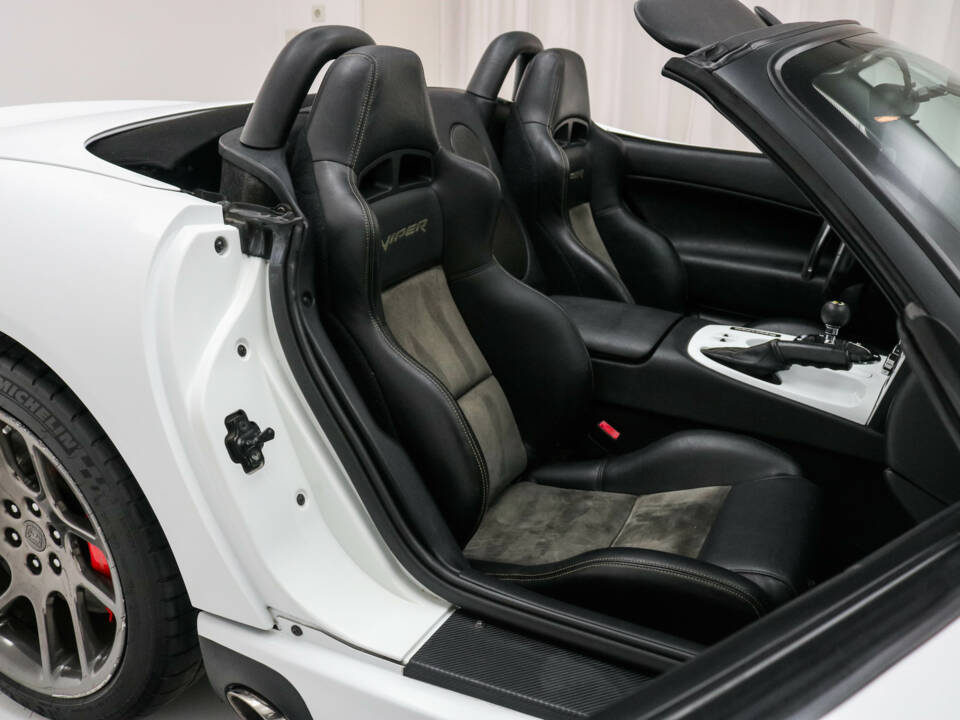 Afbeelding 7/17 van Dodge Viper SRT10 (2005)