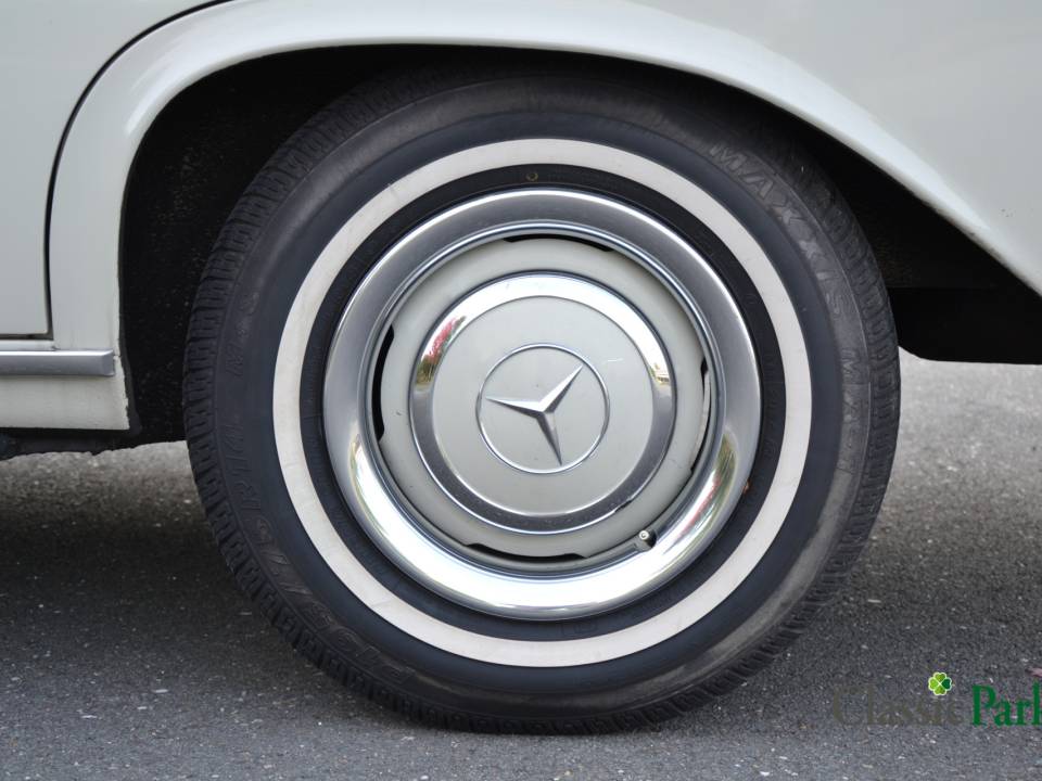 Image 40/47 of Mercedes-Benz 250 S (1967)