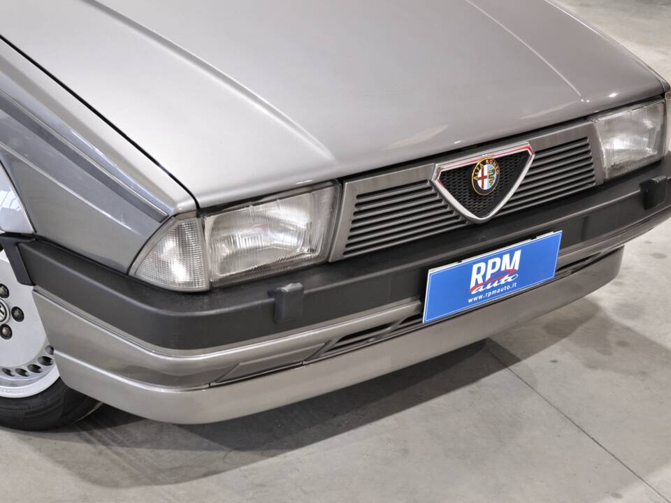Bild 5/34 von Alfa Romeo 75 2.0 Twin Spark (1988)