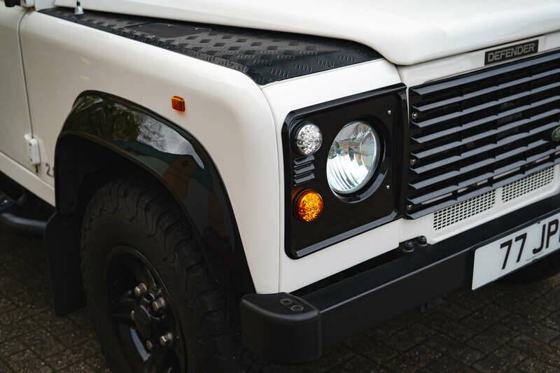 Image 12/41 of Land Rover Defender 90 "50th Anniversary" (1999)
