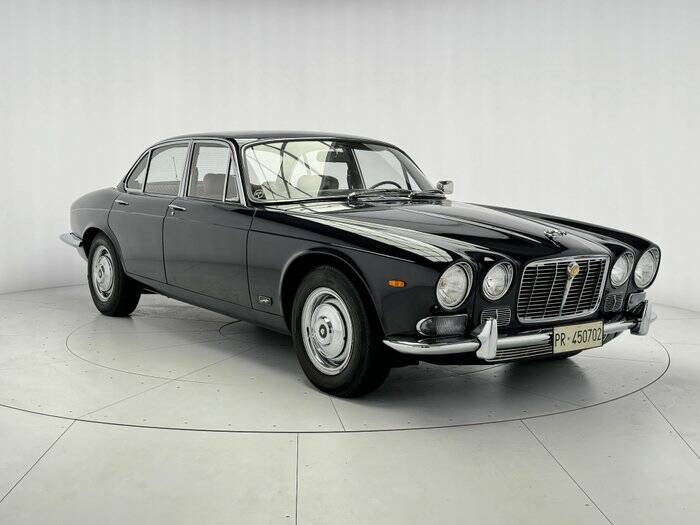 Image 6/7 de Jaguar XJ 6 2.8 (1971)