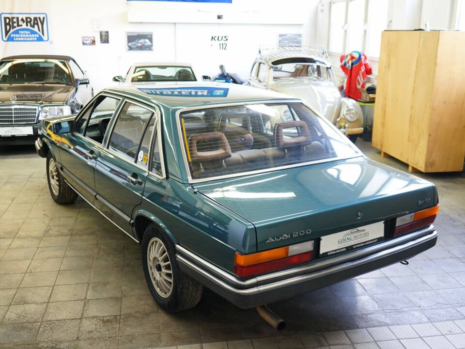 Immagine 10/39 di Audi 200 5T (1982)