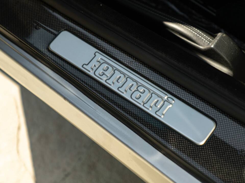 Image 40/50 of Ferrari 550 Maranello (2000)