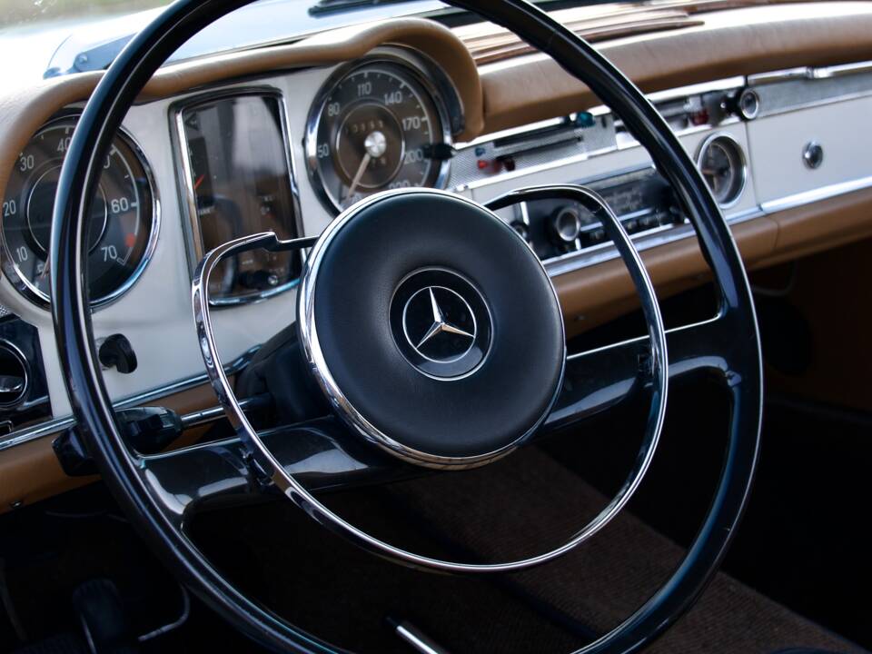 Image 13/20 of Mercedes-Benz 230 SL (1964)