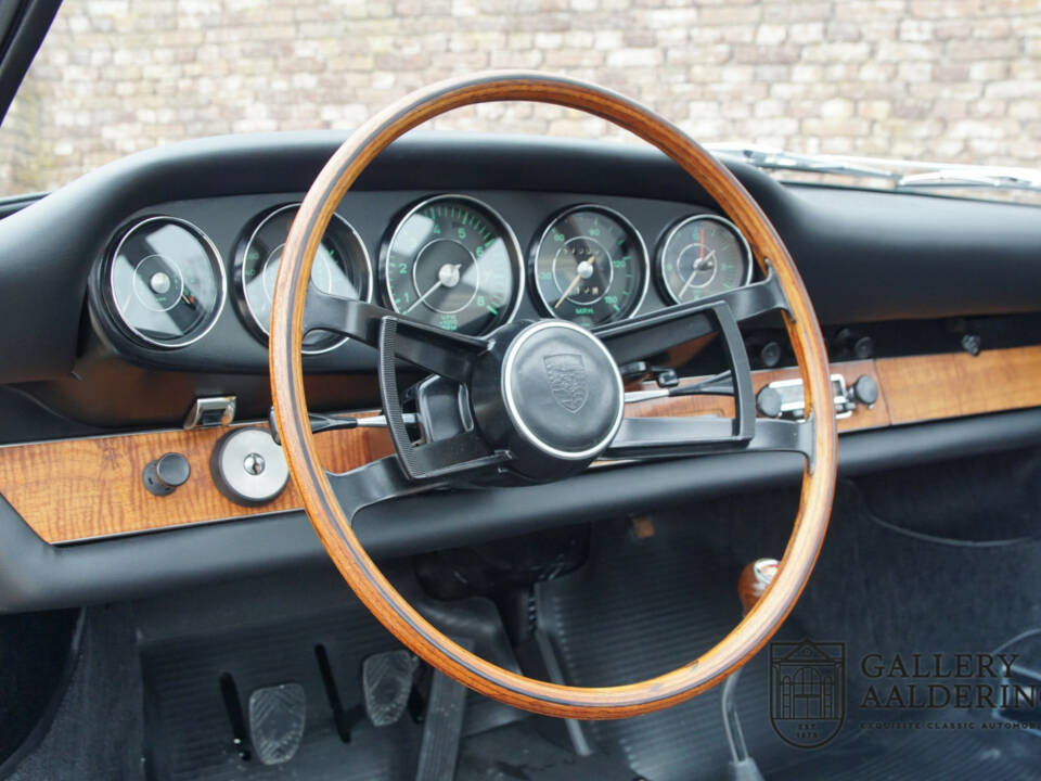 Image 42/50 of Porsche 911 2.0 (1965)