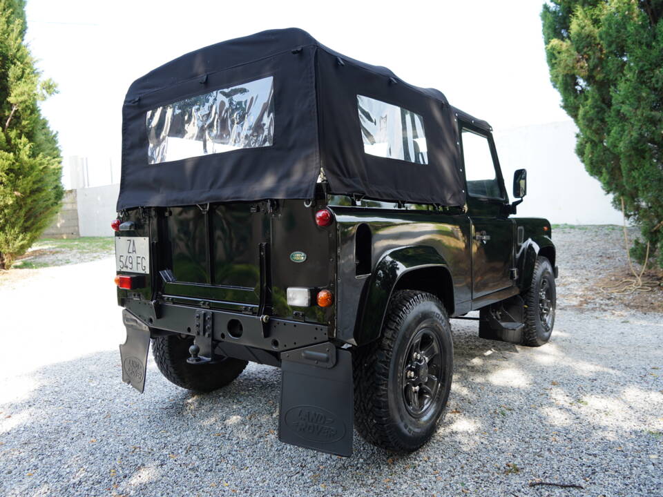 Bild 9/97 von Land Rover Defender 90 Td5 (2000)