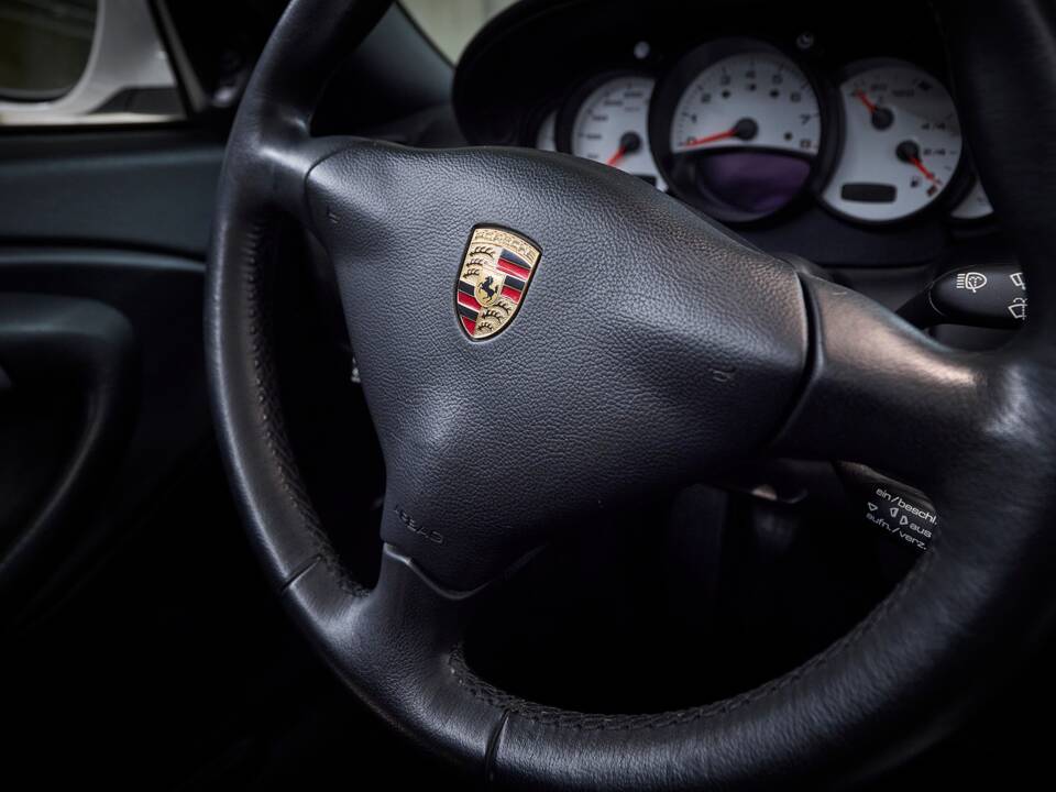 Imagen 86/98 de Porsche 911 Carrera 4S (2004)