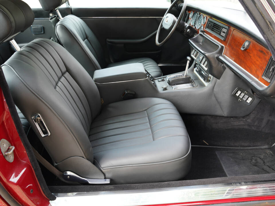 Bild 46/50 von Jaguar XJ 6 C 4.2 (1976)