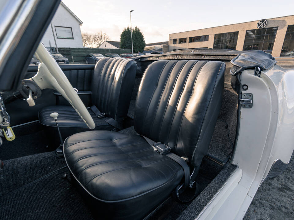 Image 17/27 de Mercedes-Benz 190 SL (1961)