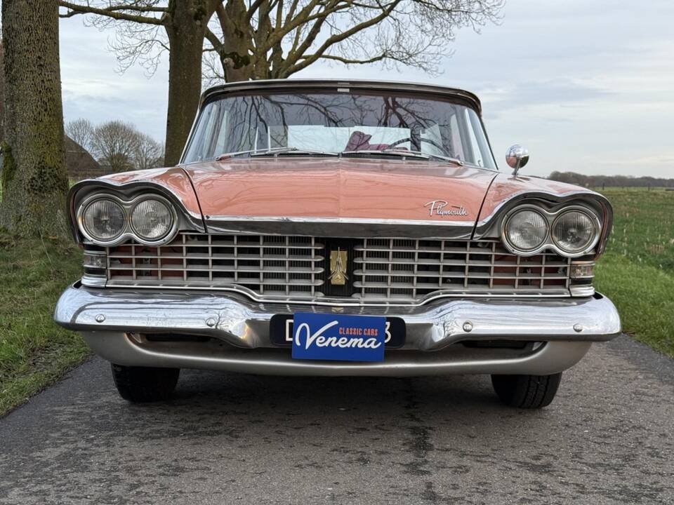 Image 2/12 of Plymouth Sport Suburban (1959)