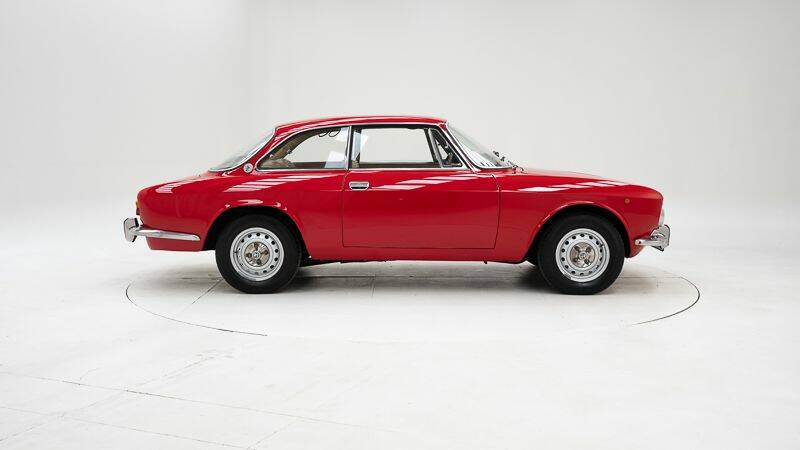 Image 6/15 de Alfa Romeo 2000 GT Veloce (1974)
