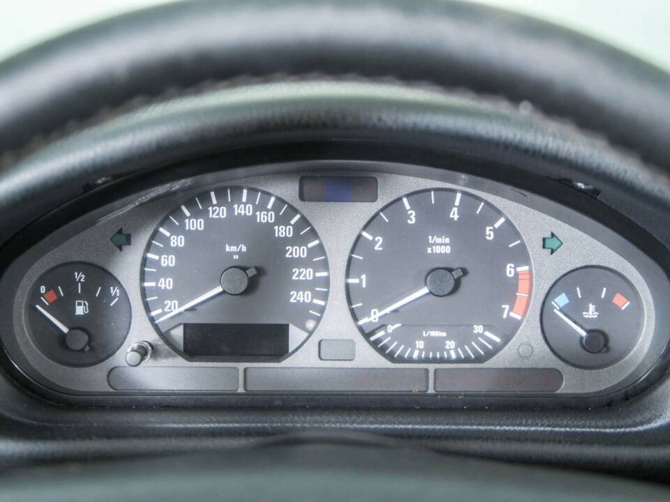 Bild 11/50 von BMW 318i (1996)