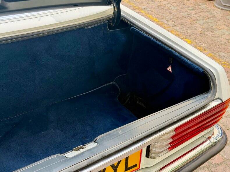 Image 41/50 of Mercedes-Benz 280 SL (1984)