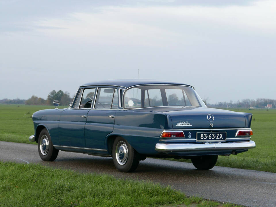 Image 14/39 of Mercedes-Benz 200 (1967)