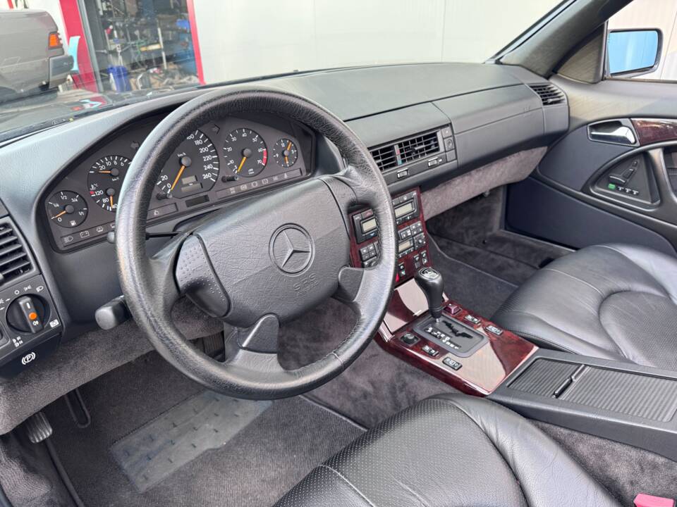 Image 26/49 de Mercedes-Benz SL 500 (1997)