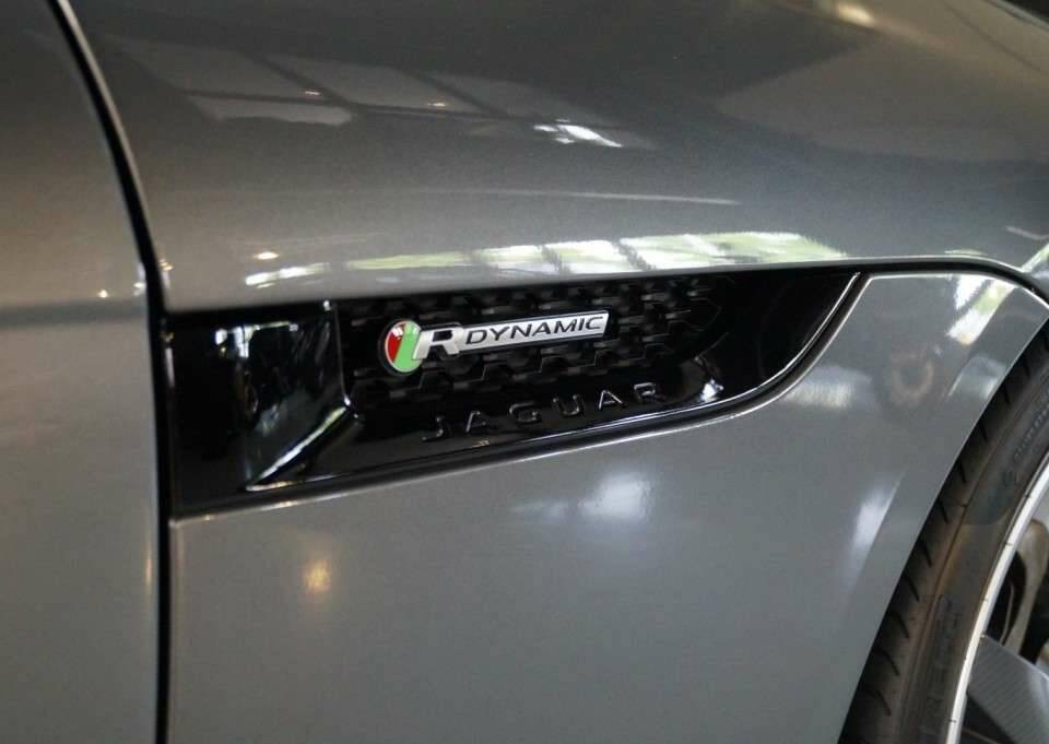 Image 16/50 of Jaguar F-Type (2019)