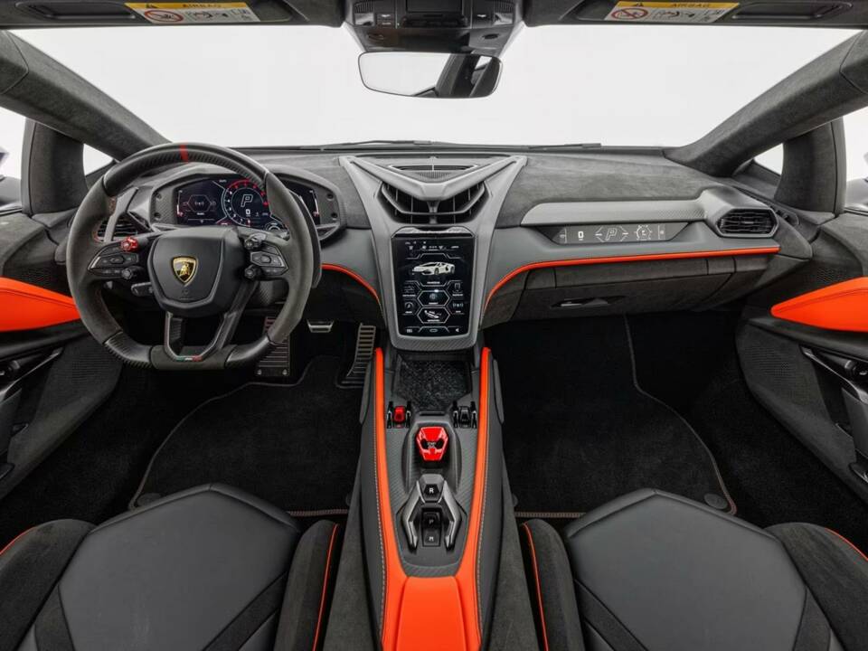 Image 5/15 de Lamborghini Revuelto (2024)