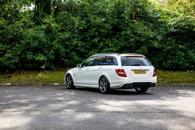 Image 15/50 of Mercedes-Benz C 63 AMG T (2013)