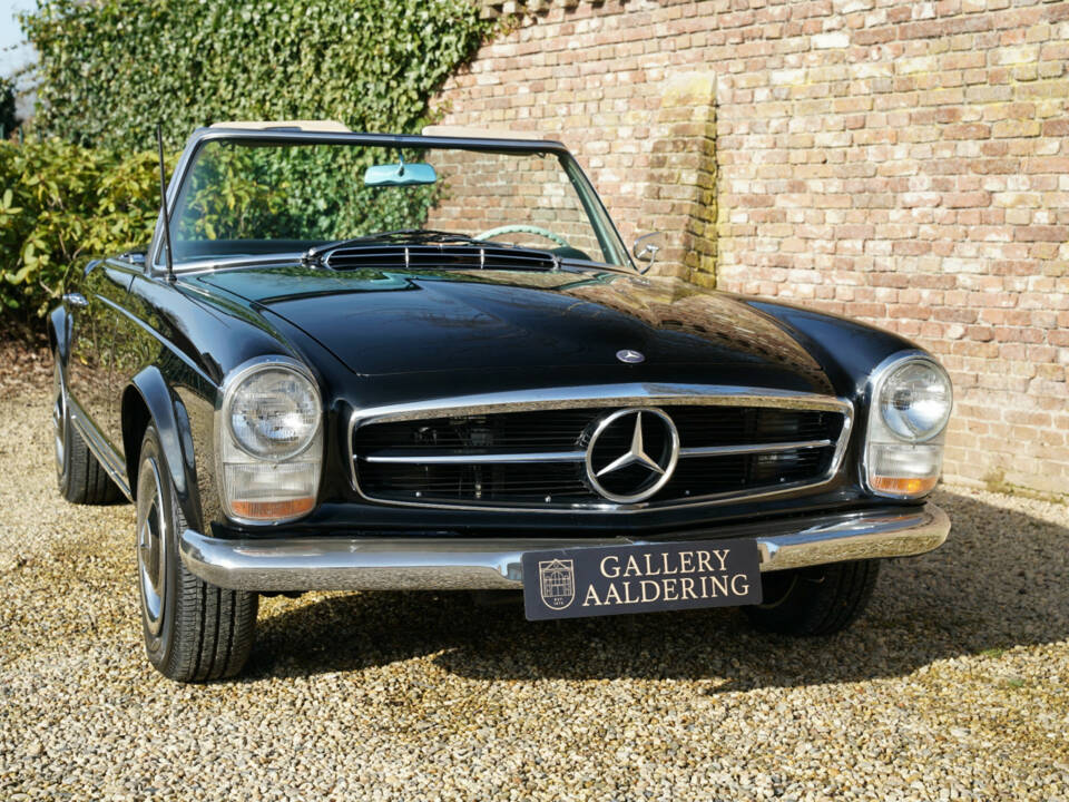 Image 34/50 of Mercedes-Benz 230 SL (1966)