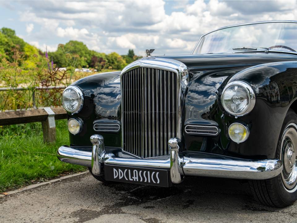 Image 13/37 of Bentley S 1 Continental DHC (1955)