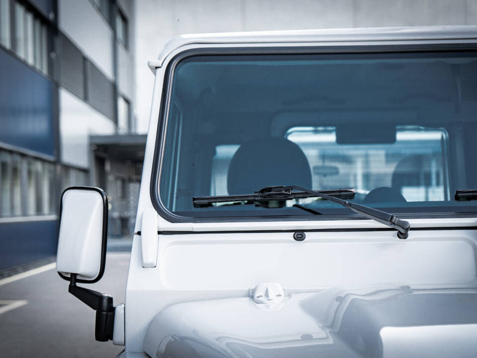 Image 10/66 of Land Rover Defender 90 TD4 (2007)