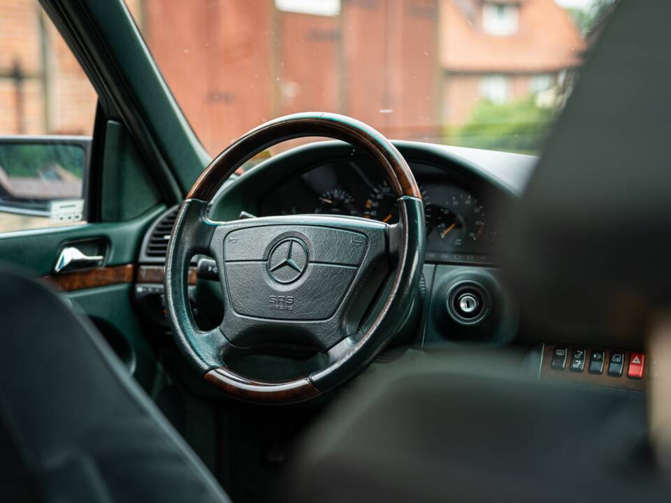 Image 29/54 of Mercedes-Benz 500 SEL (1992)