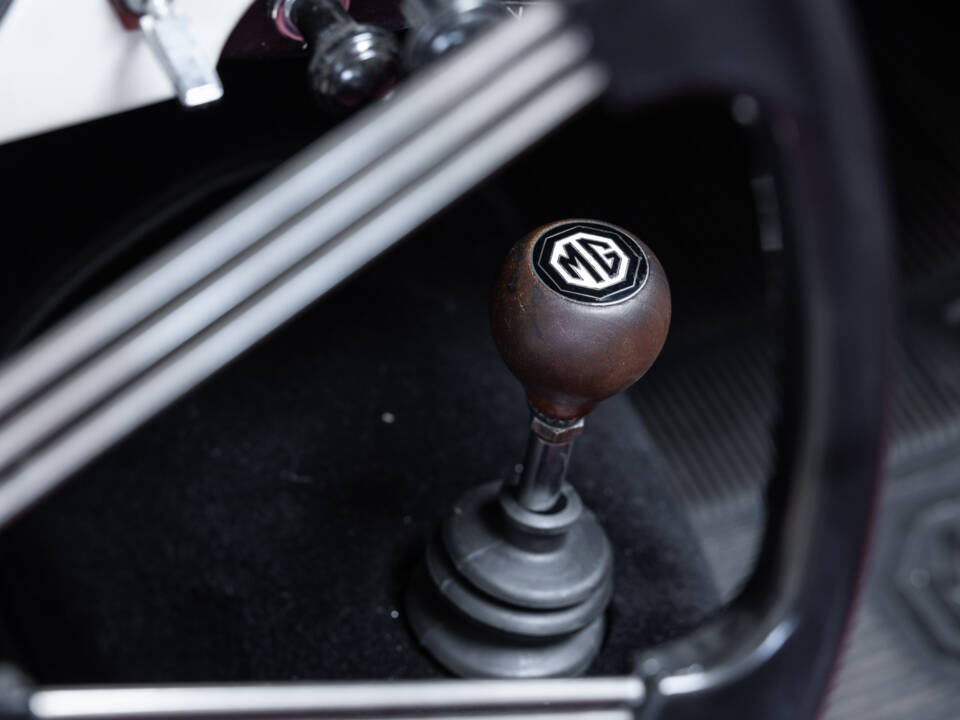 Image 13/28 of MG MGA 1600 (1960)
