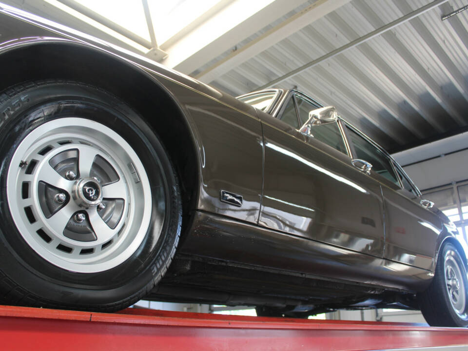 Bild 10/50 von Jaguar XJ 6 L 4.2 (1975)
