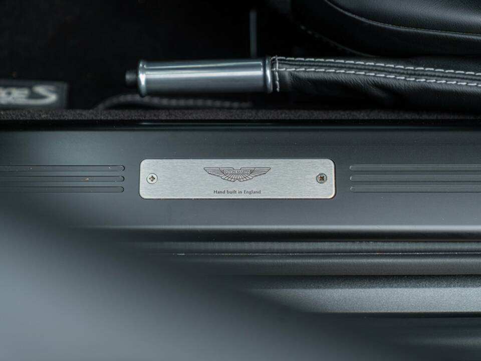 Afbeelding 38/50 van Aston Martin V8 Vantage S (2013)