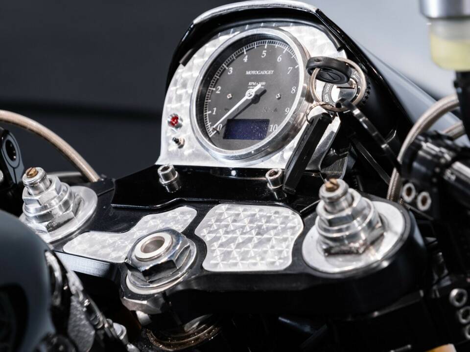 Imagen 49/50 de Moto Guzzi Daytona RS (1998)