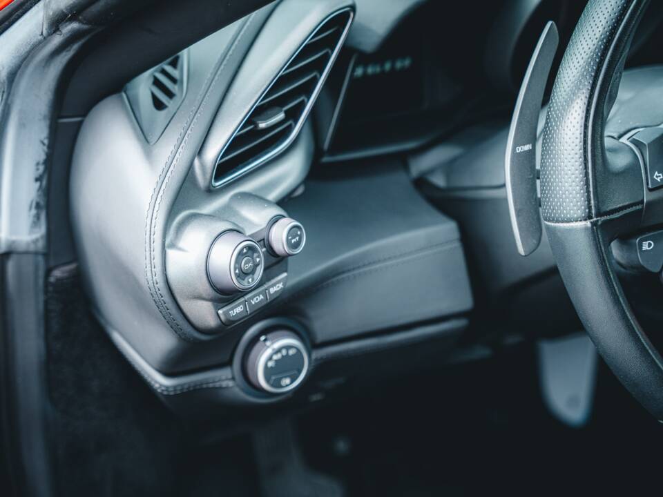 Image 26/56 of Ferrari 488 GTB (2020)