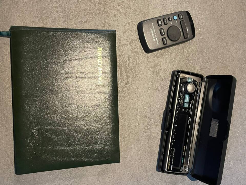 Image 18/24 of Bentley Arnage Red Label (2000)