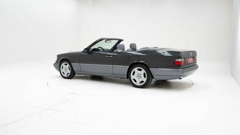 Bild 4/15 von Mercedes-Benz E 220 (1994)